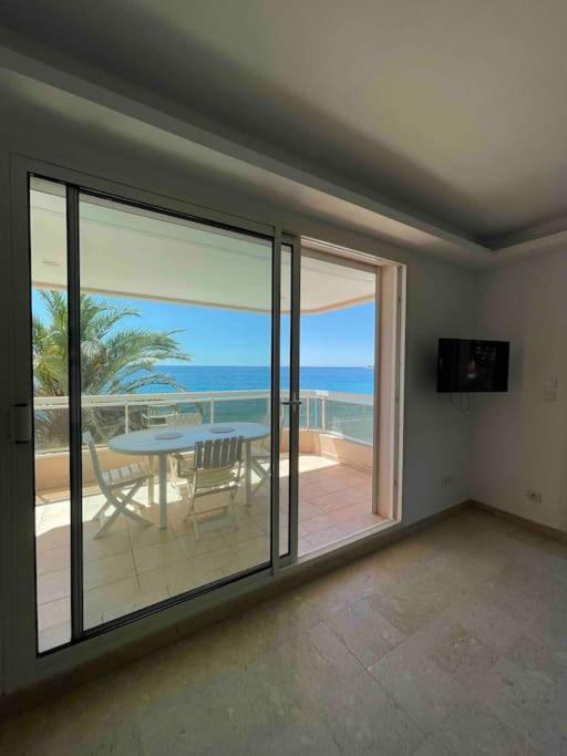Appartement Bord De Mer Avec Garage Mentone Esterno foto