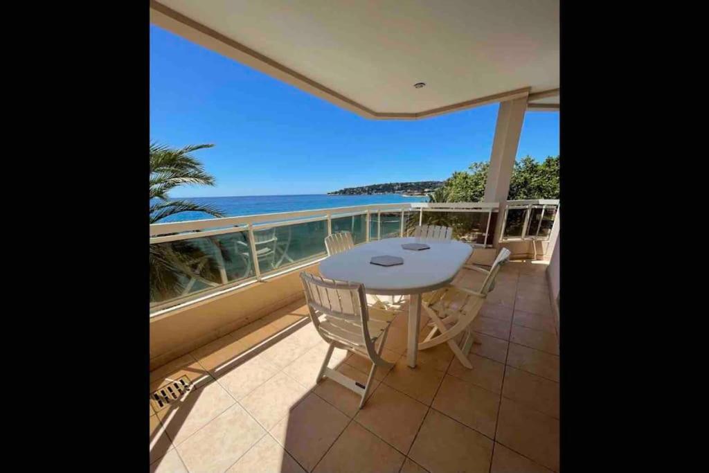 Appartement Bord De Mer Avec Garage Mentone Esterno foto