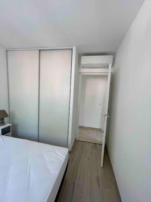 Appartement Bord De Mer Avec Garage Mentone Esterno foto