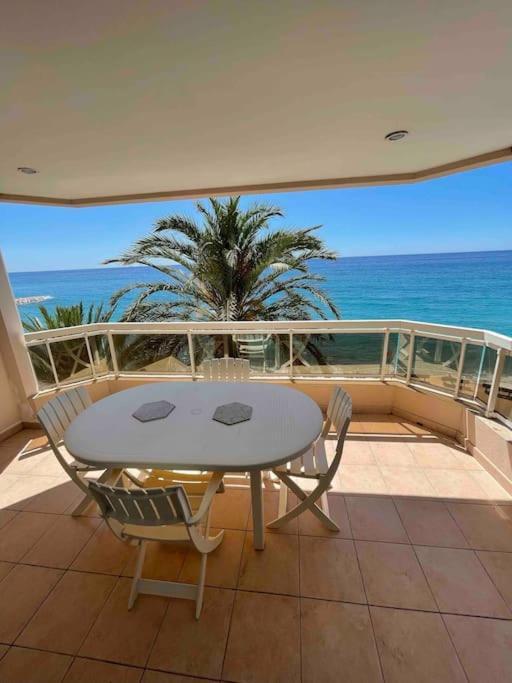 Appartement Bord De Mer Avec Garage Mentone Esterno foto