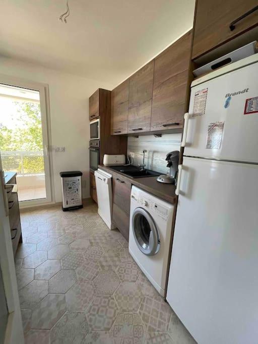 Appartement Bord De Mer Avec Garage Mentone Esterno foto